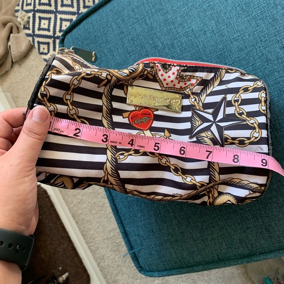 🌵Betsey Johnson Makeup Bag🌵 - Picture 4 of 5